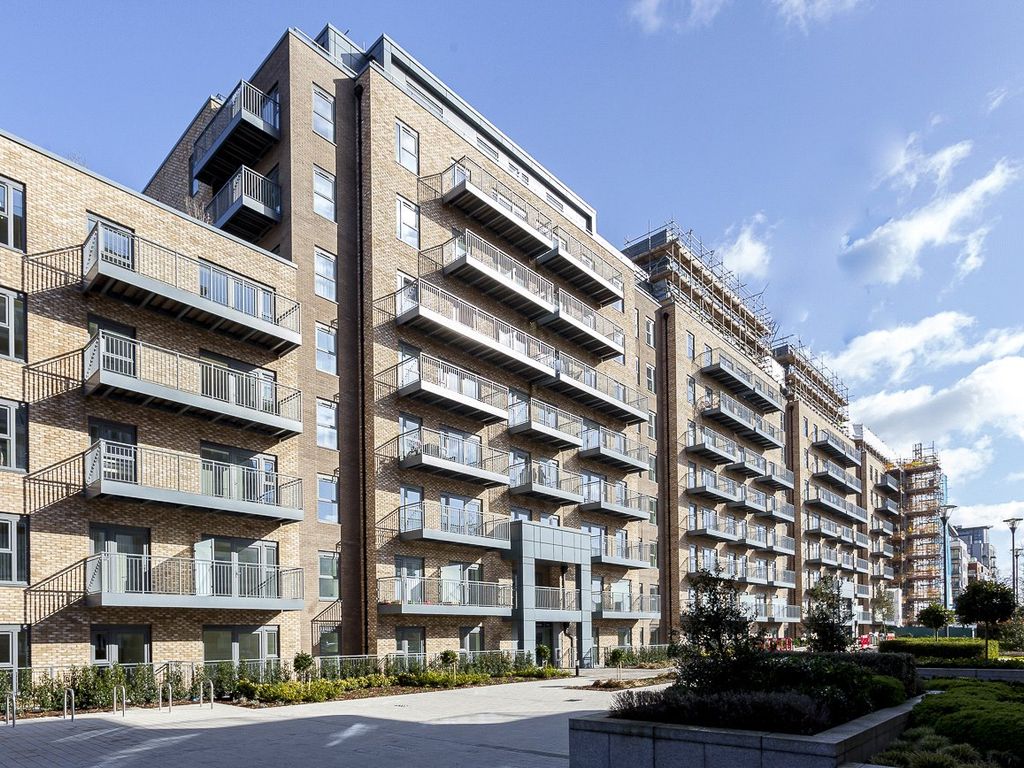 2 bed flat for sale in Beaufort Square, Beaufort Park, Colindale NW9, £585,000