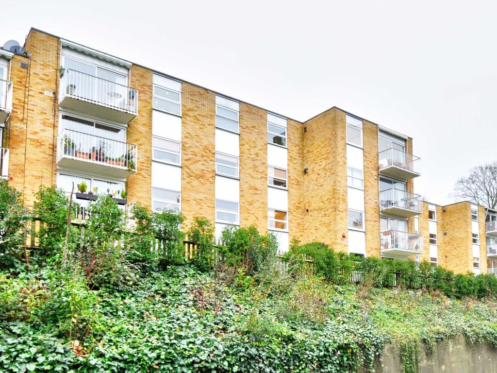 2 bed flat for sale in Beech House, Henley On Thames RG9, £385,000