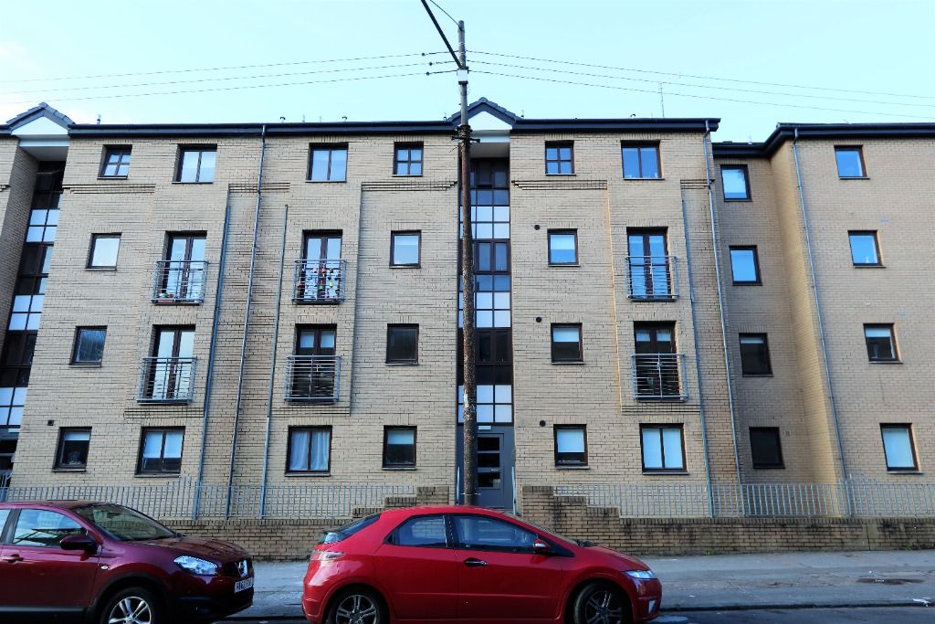 2 bed flat to rent in St George