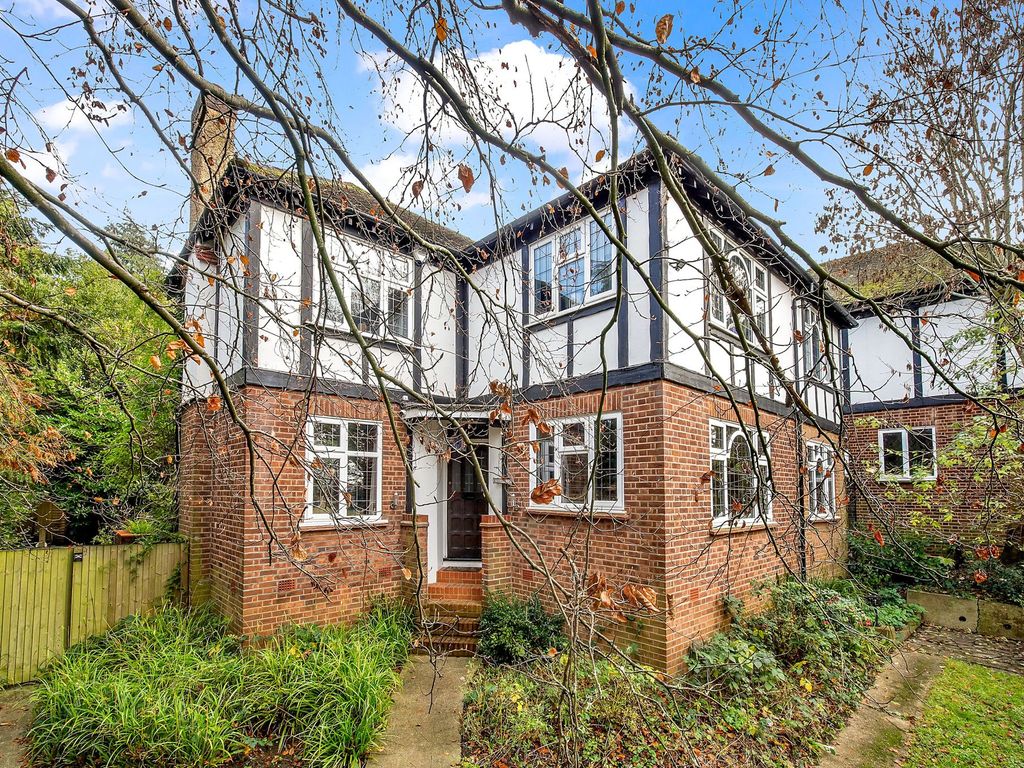 5 bed property for sale in Southill Lane, Pinner HA5, £945,000
