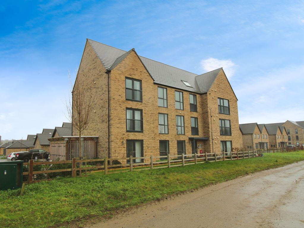 2 bed flat for sale in Mcgregor House, Dalby Strand, Swindon SN1, £94,500