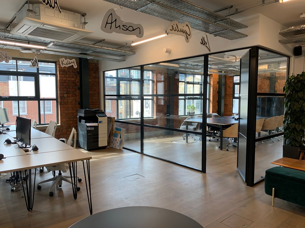 Serviced office to let in Old Street, London EC1V, £41,400 pa