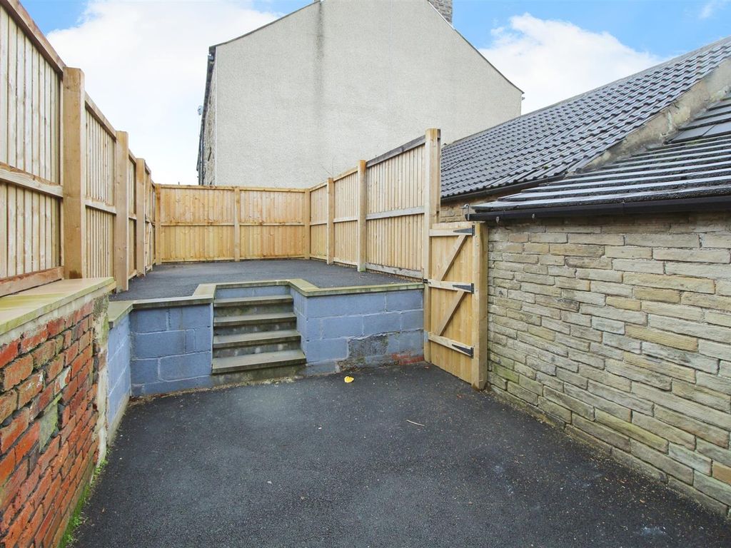 3 bed end terrace house for sale in Buttershaw Lane, Bradford BD6, £125,000