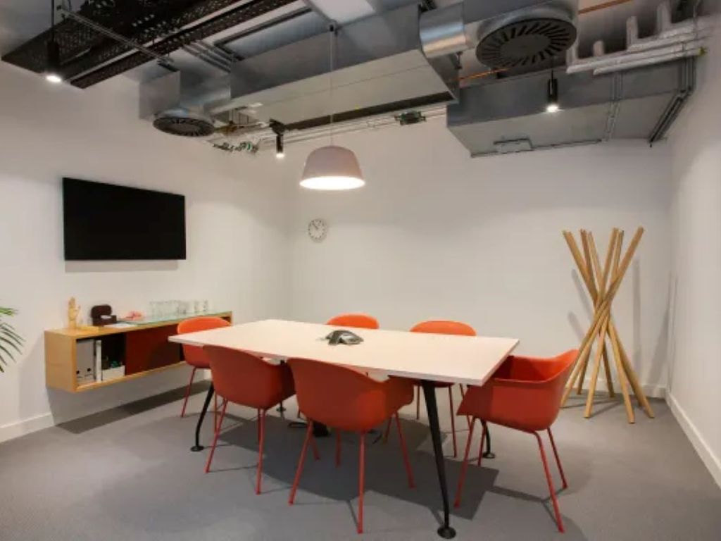 Office to let in City Road, London EC1Y, £9,000 pa