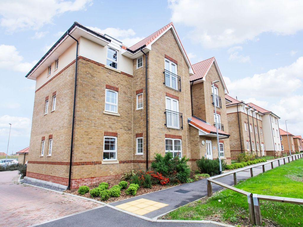 2 bed flat for sale in Fife Way, Aylesham CT3, £200,000