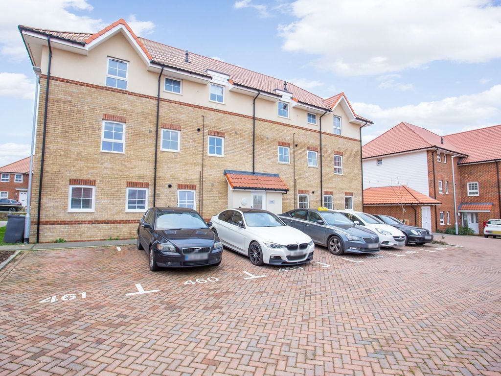 2 bed flat for sale in Fife Way, Aylesham CT3, £200,000