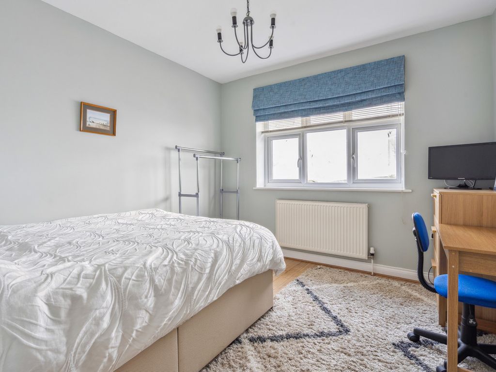 3 bed flat for sale in West Way, Oxford OX2, £325,000