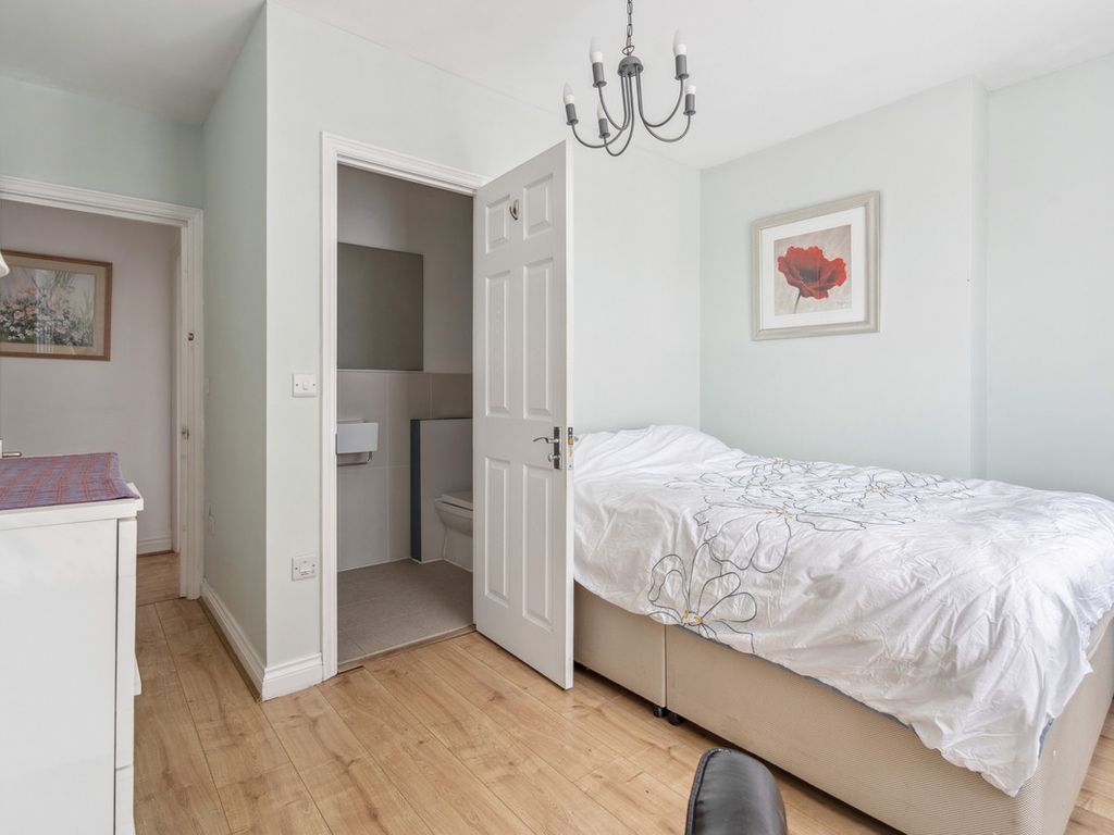 3 bed flat for sale in West Way, Oxford OX2, £325,000