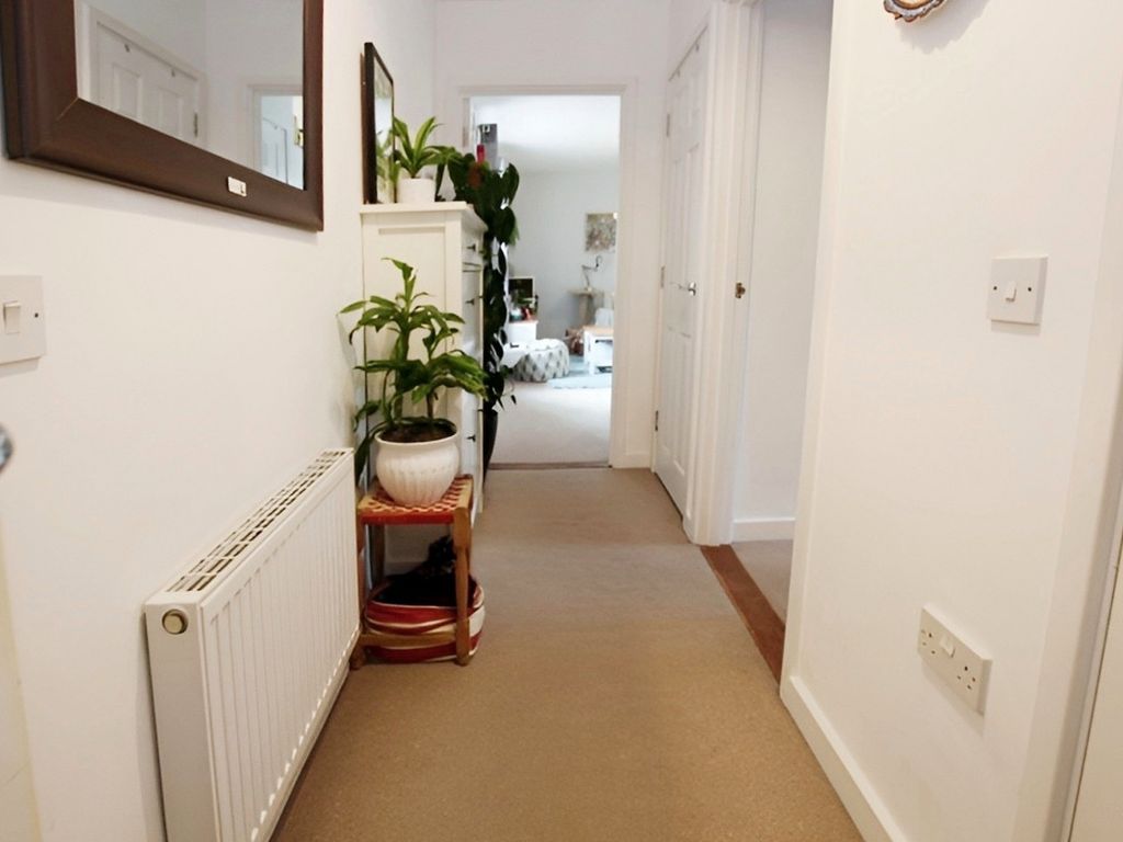 1 bed flat for sale in Bramley Close, Kidlington OX5, £122,500