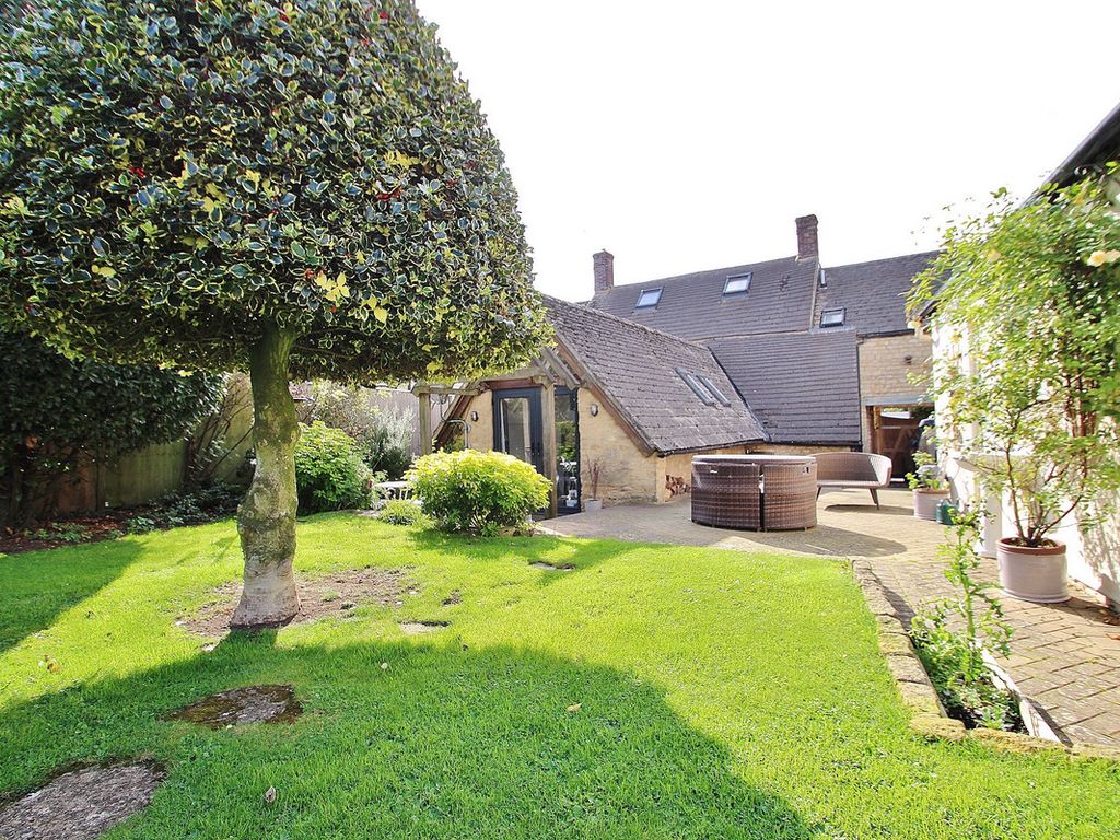 3 bed cottage for sale in Middletown Cottages, Hailey OX29, £575,000
