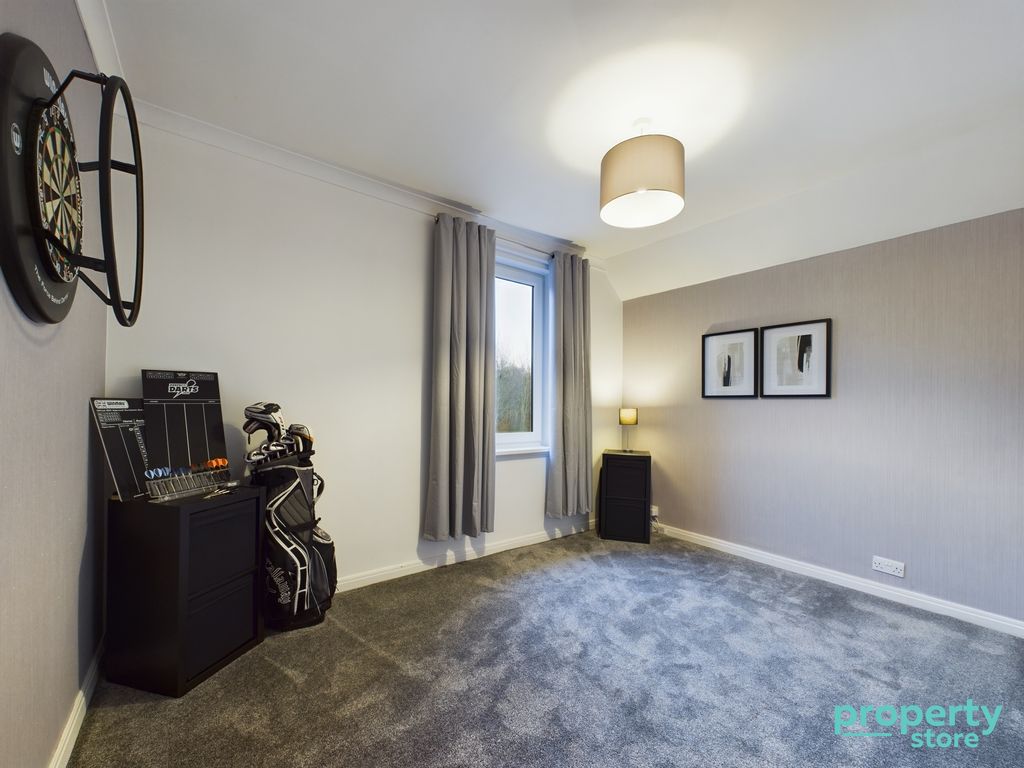 2 bed flat for sale in Lanark Road, Carluke, South Lanarkshire ML8, £80,000
