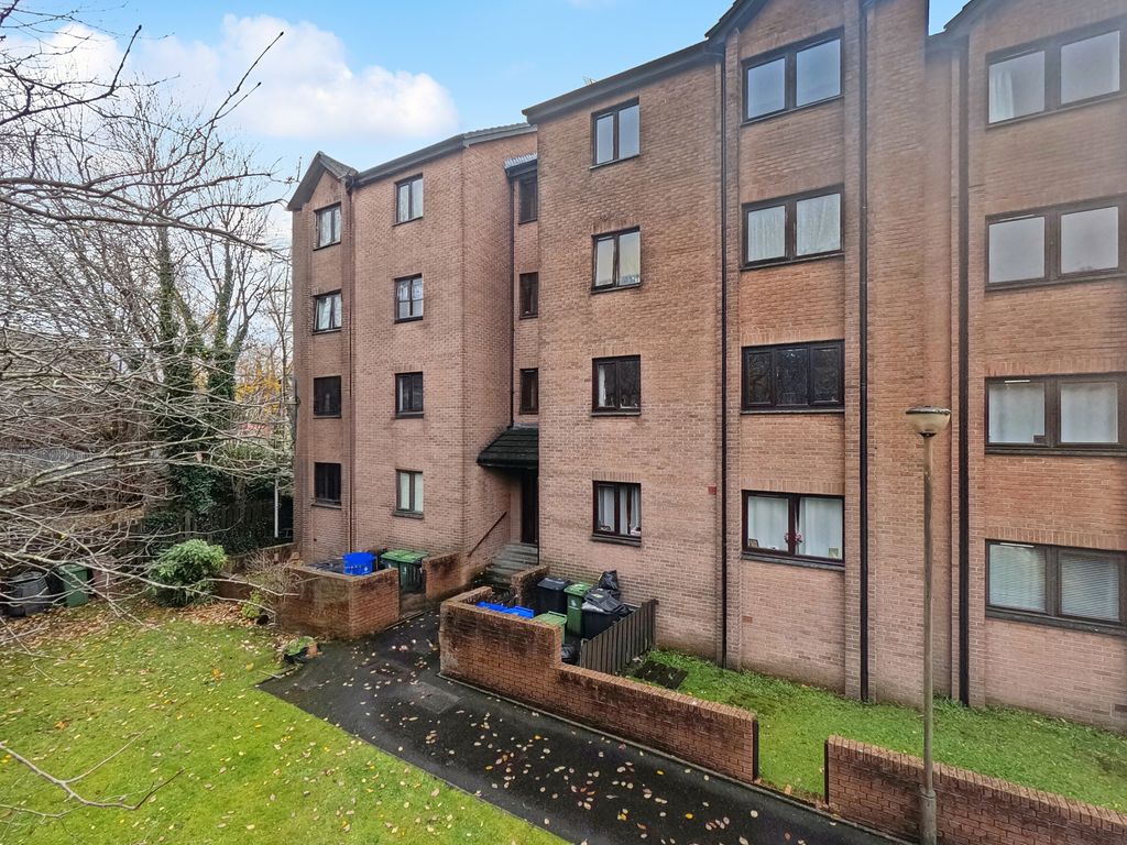 2 bed flat for sale in Wallace Court, Stirling, Stirlingshire FK8, £105,000