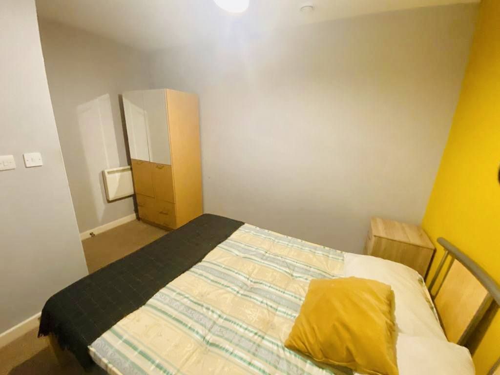 2 bed flat for sale in Suffolk Street Queensway, Birmingham B1, £225,000