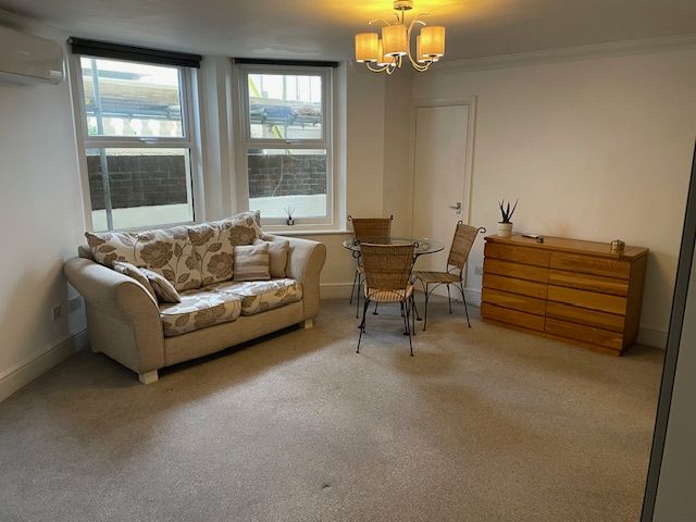 1 bed flat for sale in Kingsway, Hove BN3, £235,000