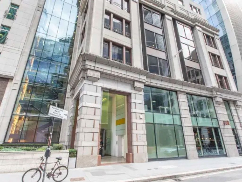 Office to let in St Mary's Axe, London EC3A, £9,000 pa