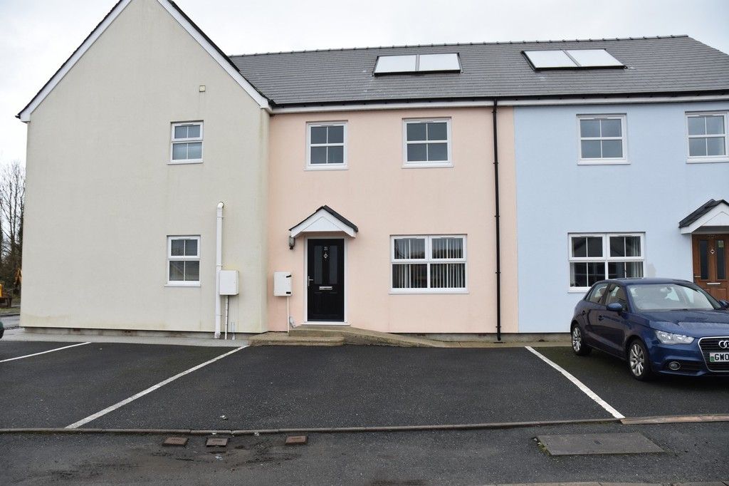 3 bed detached house for sale in Heol Dewi, Newcastle Emlyn SA38, £185,000