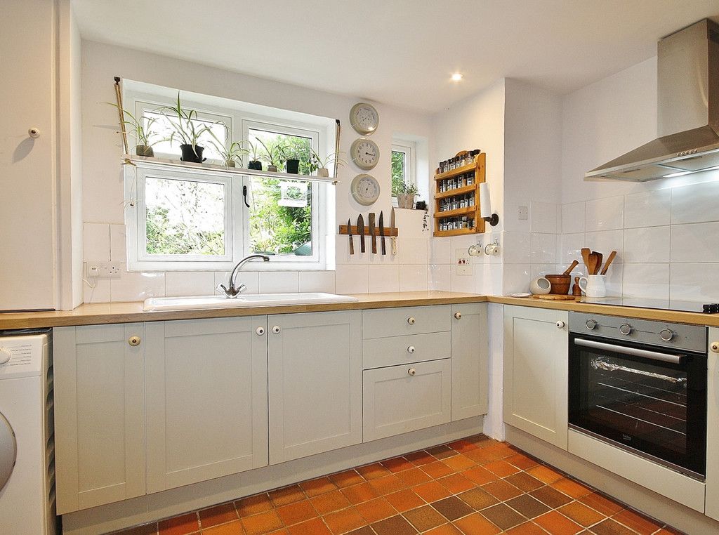 2 bed cottage for sale in Church Walk, Combe OX29, £470,000