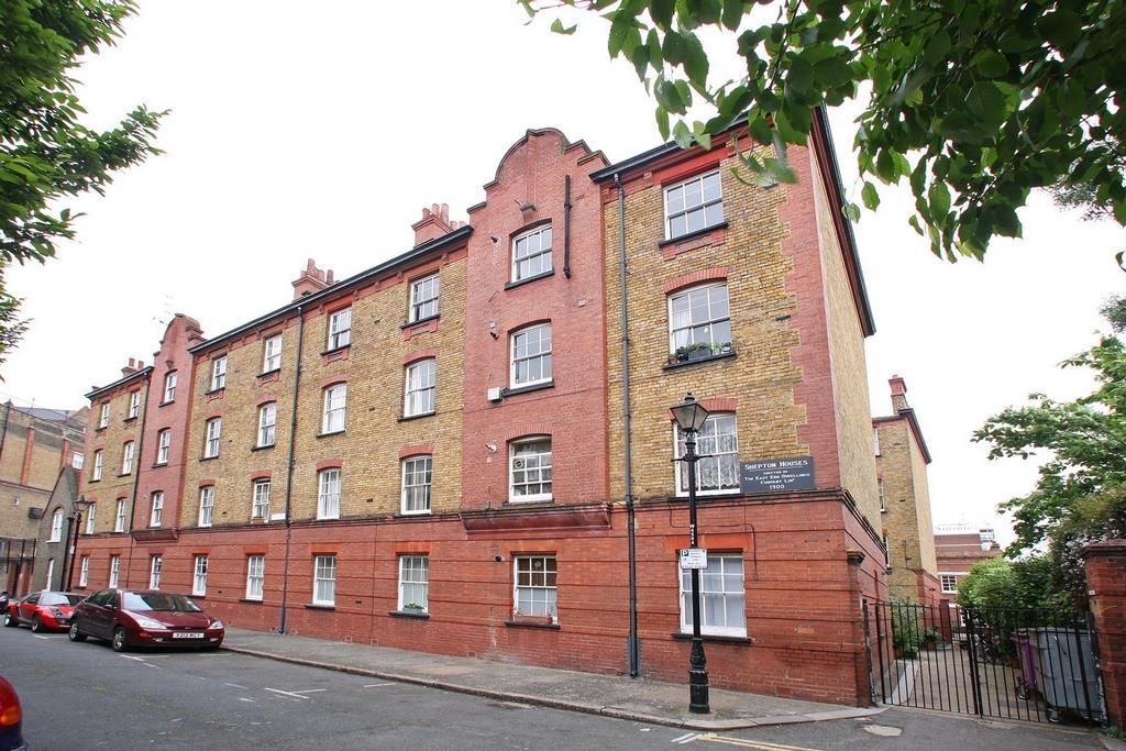 1 bed flat for sale in Shepton Houses, Welwyn Street, London E2, £350,000