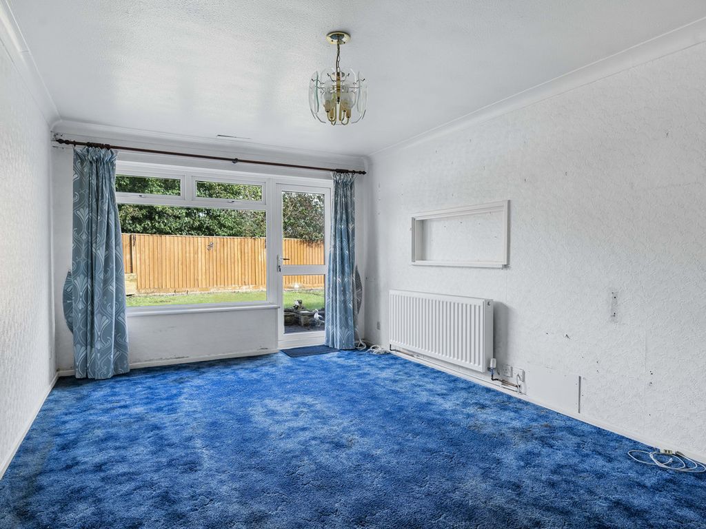 2 bed bungalow for sale in Rowel Drive, Begbroke OX5, £300,000