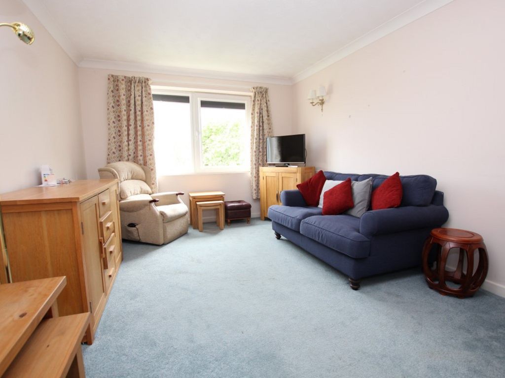 1 bed flat for sale in The Moors, Kidlington OX5, £110,000