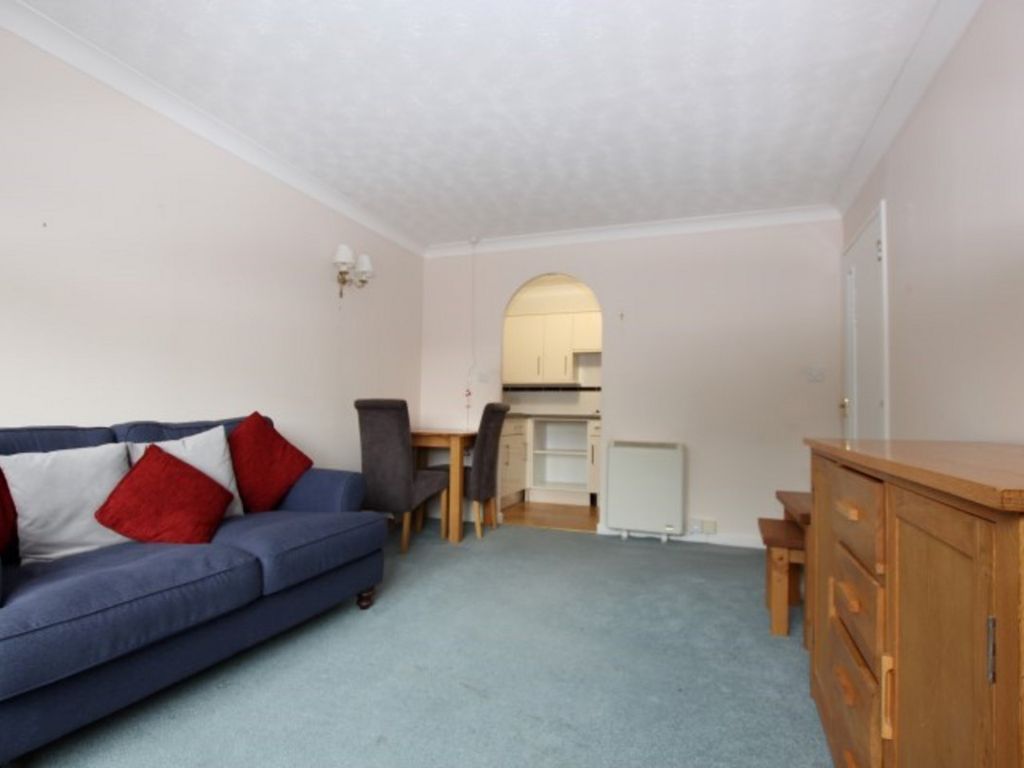 1 bed flat for sale in The Moors, Kidlington OX5, £110,000