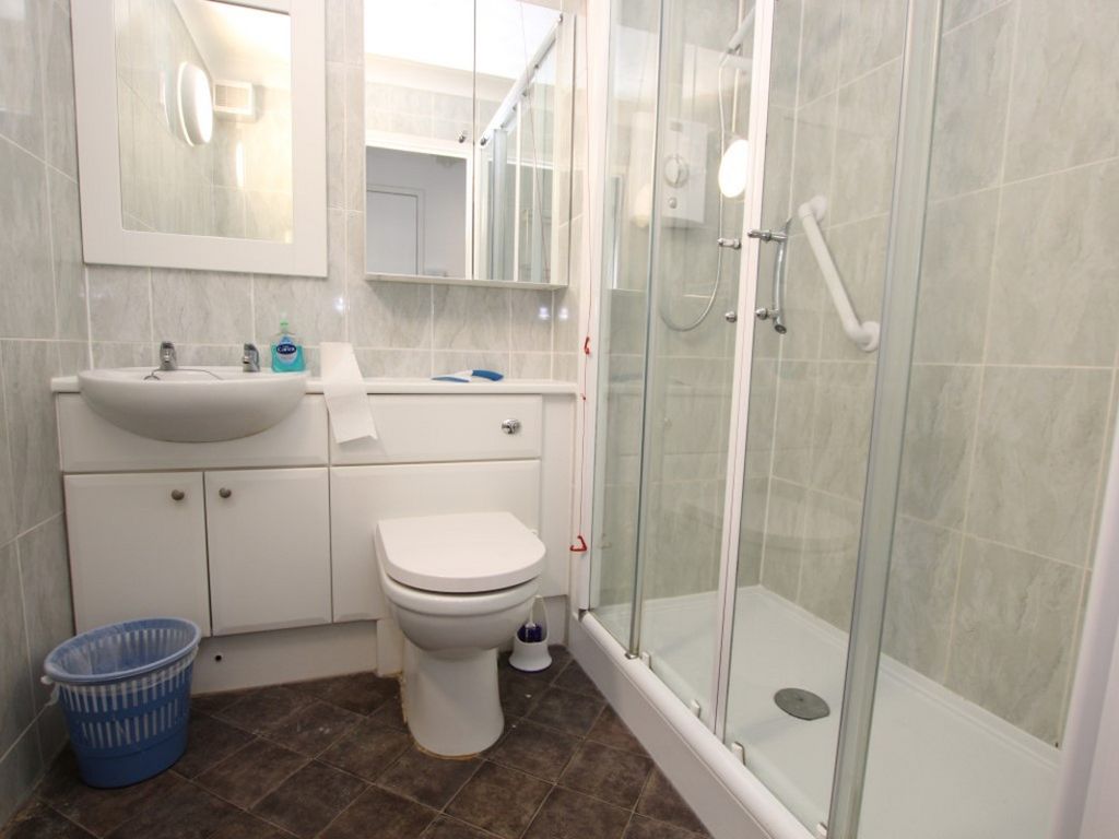 1 bed flat for sale in The Moors, Kidlington OX5, £110,000