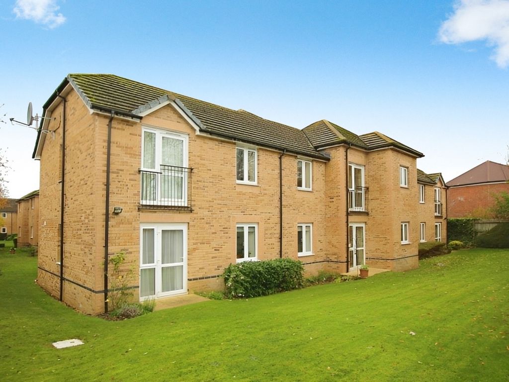 1 bed flat for sale in Banbury Road, Kidlington OX5, £130,000