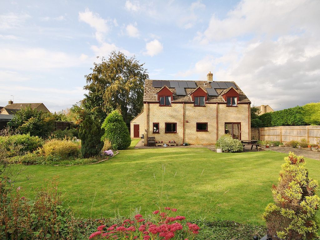 4 bed detached house for sale in Beam Paddock, Bampton OX18, £650,000
