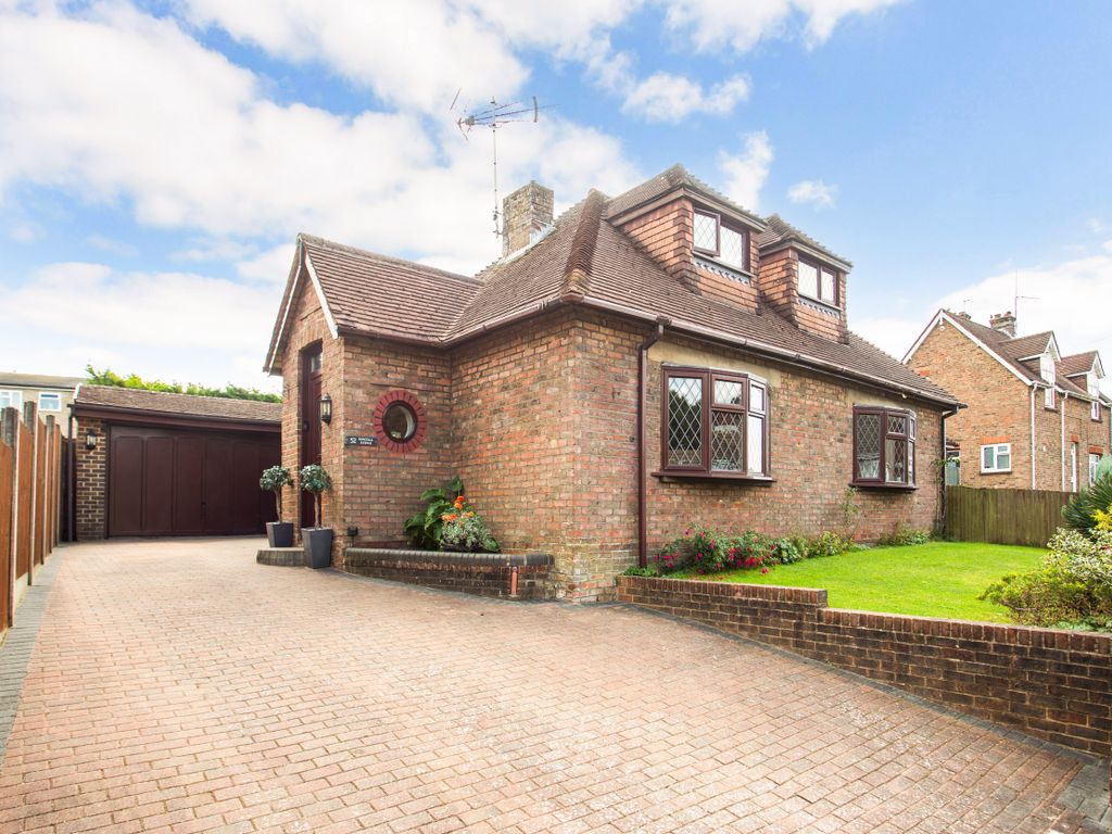 4 bed detached bungalow for sale in Dunstall Avenue, Burgess Hill RH15, £600,000