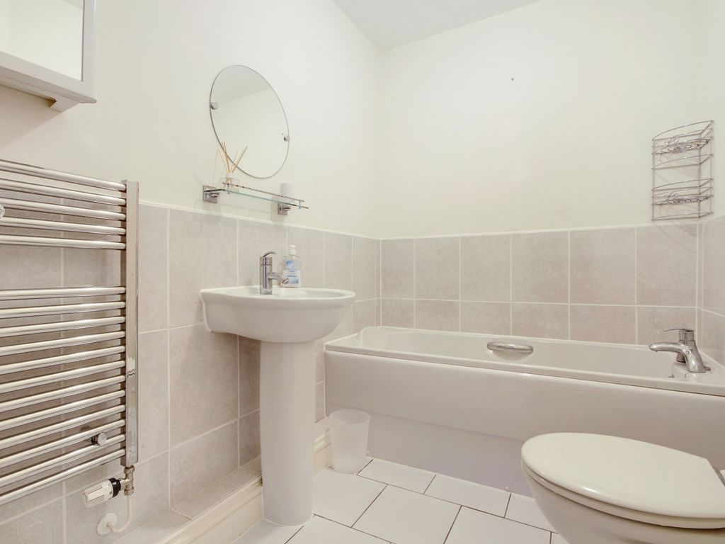 2 bed flat for sale in Mills Way, Barnstaple EX31, £240,000