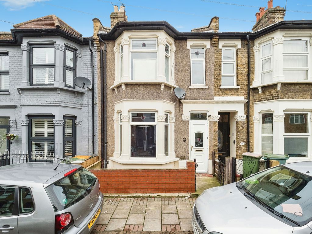 3 bed terraced house for sale in Chesterton Road, London E13, £500,000