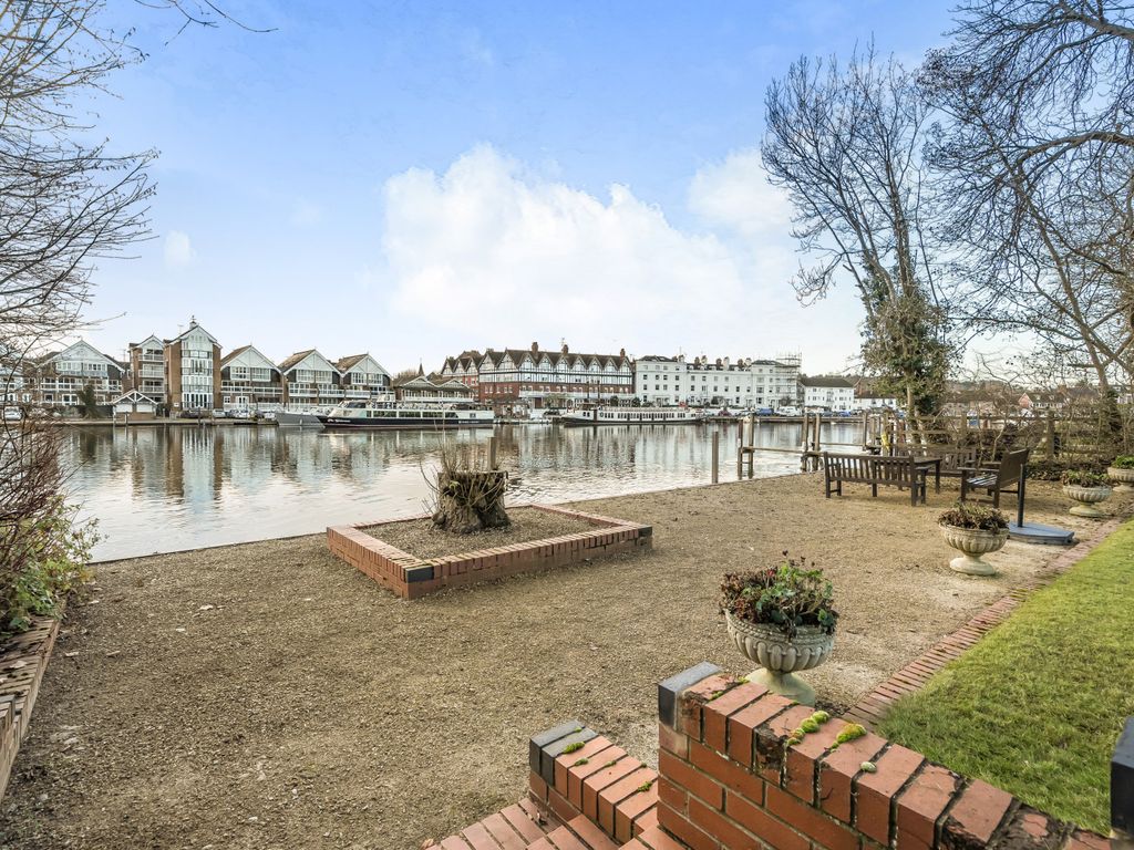 3 bed flat for sale in Remenham Row, Wargrave Road, Henley-On-Thames, Berkshire RG9, £800,000