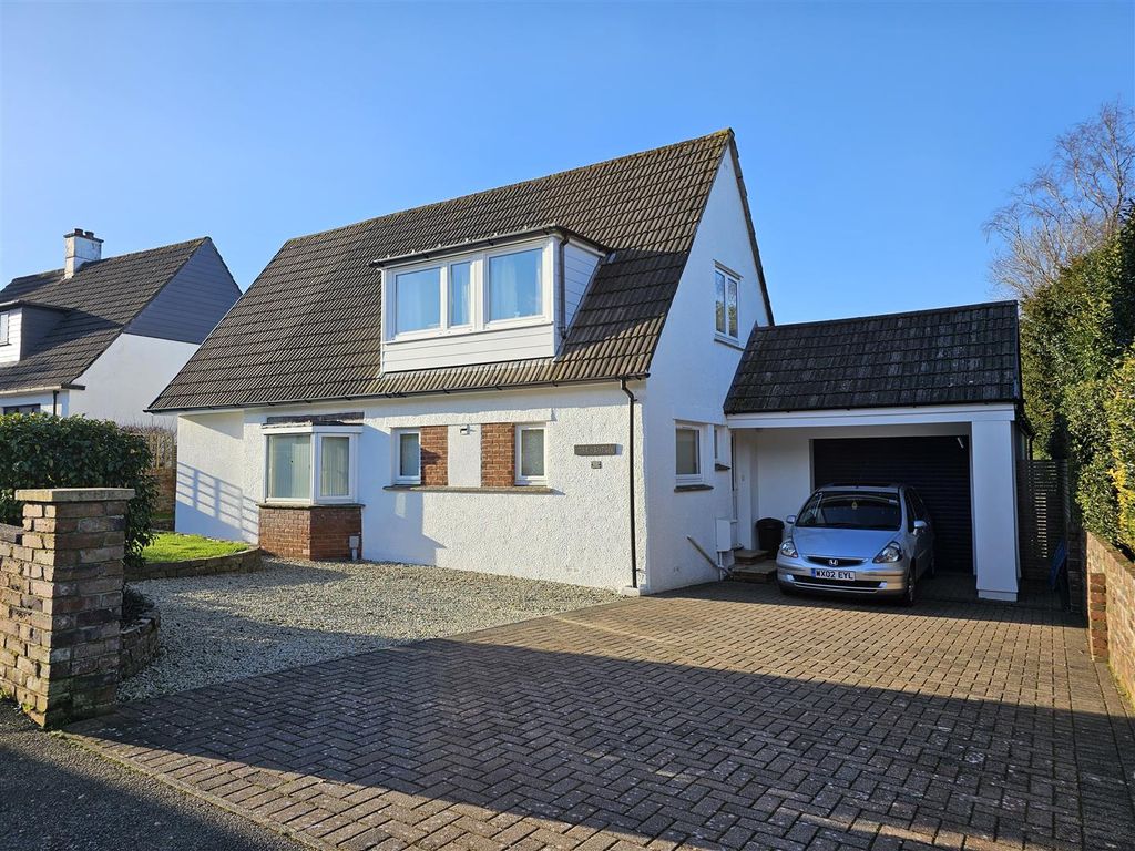 3 bed property for sale in Woburn Road, Launceston PL15, £397,500