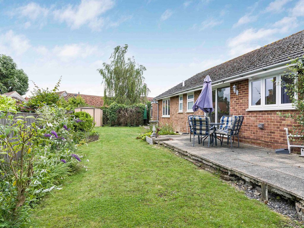 3 bed bungalow for sale in Brookside, Oakley HP18, £525,000