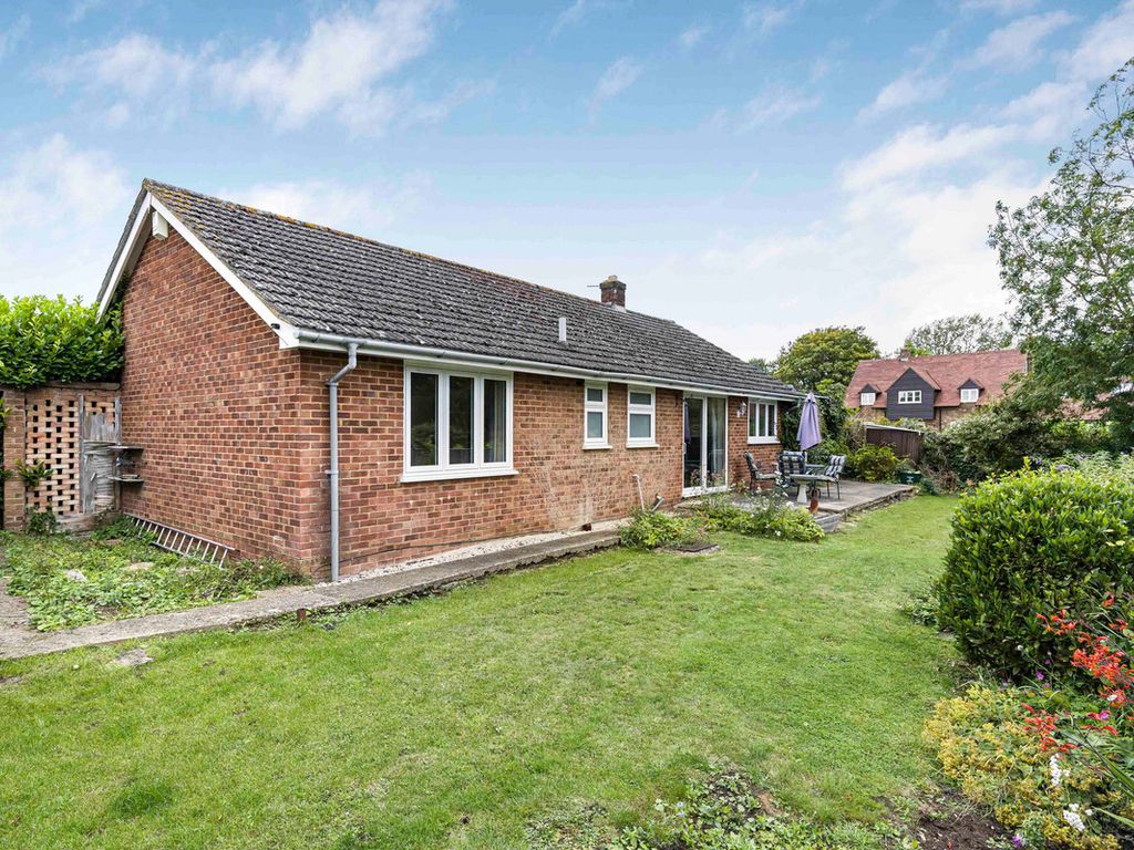 3 bed bungalow for sale in Brookside, Oakley HP18, £525,000