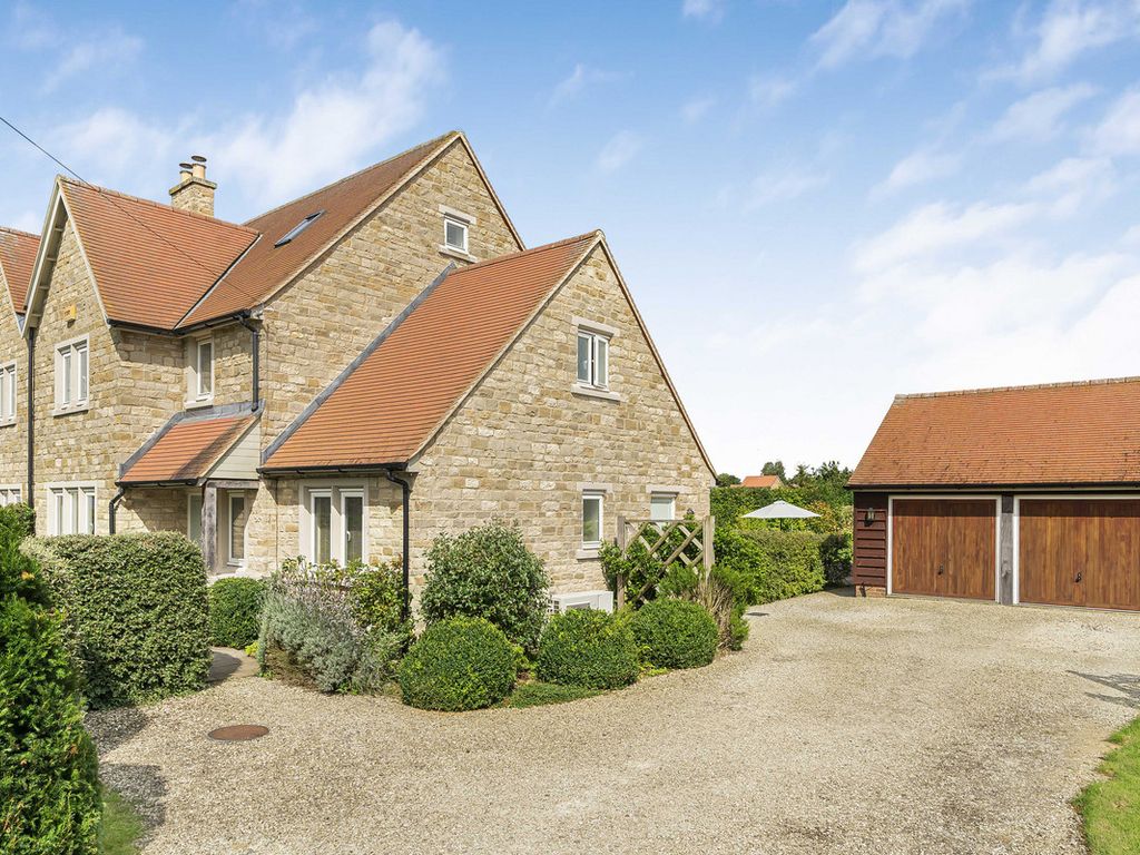 4 bed detached house for sale in Castle Street, Marsh Gibbon OX27, £700,000