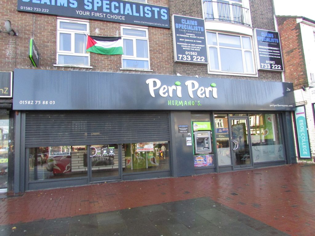 Commercial property to let in Dunstable Road, Luton, Bedfordshire LU1, £42,000 pa