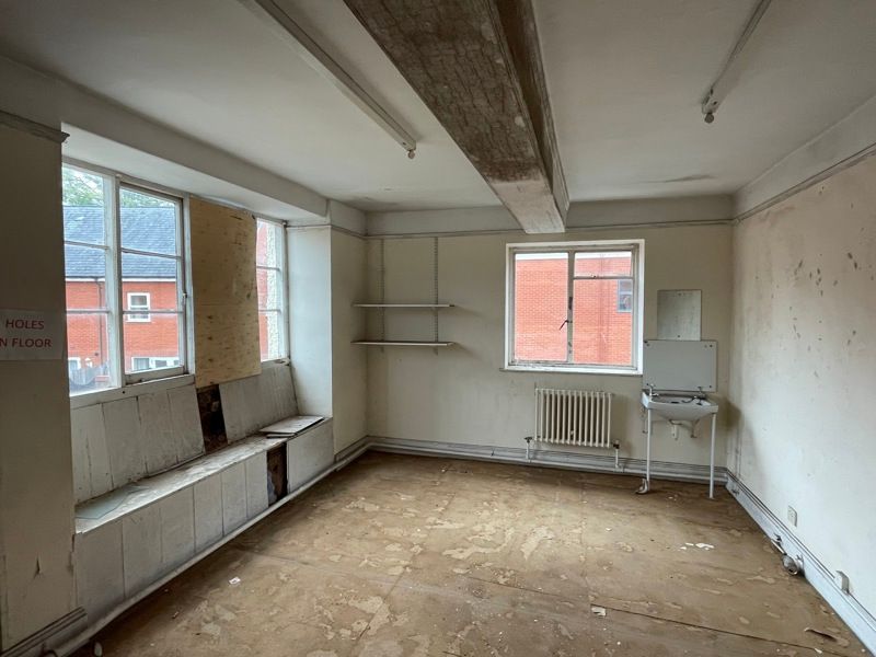 Office to let in 57 Bampton Street, Tiverton, Devon EX16, £30,500 pa