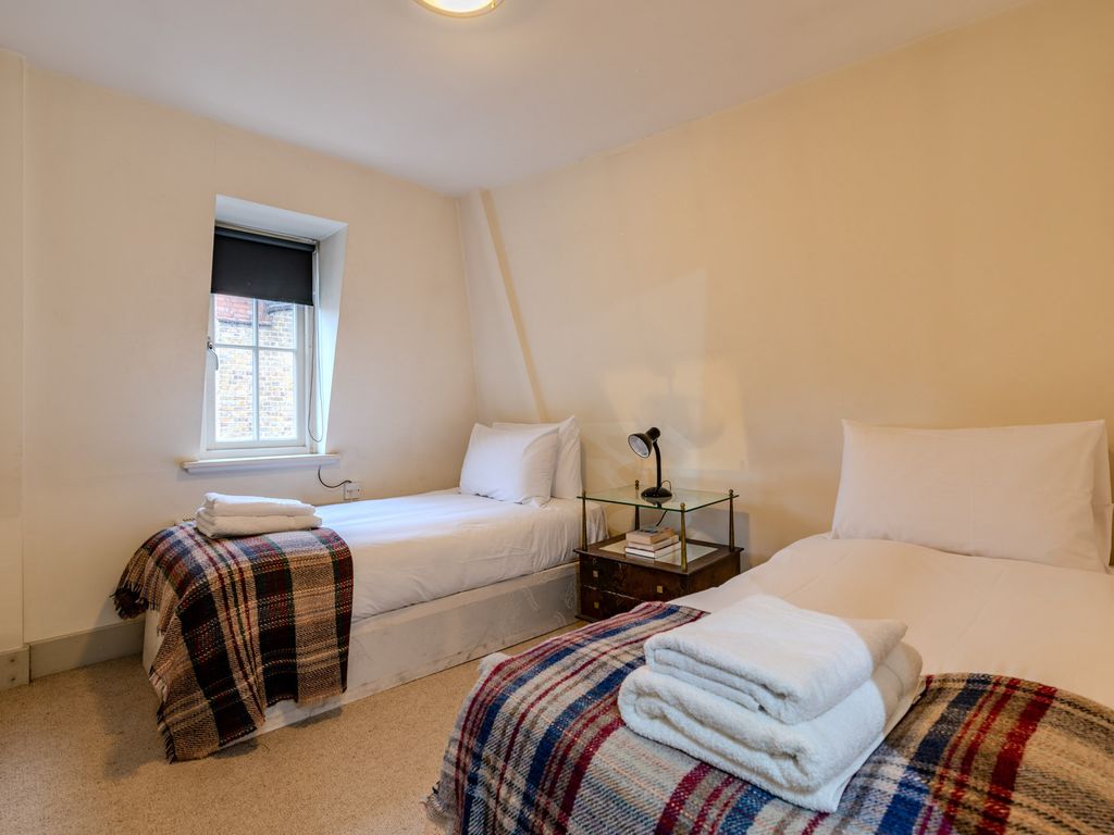 3 bed town house to rent in Dunworth Mews, London, England, United Kingdom, London W11, £5,170 pcm
