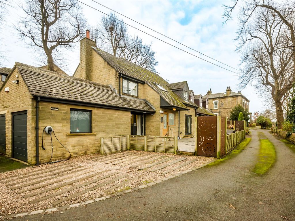 3 bed detached house for sale in Brighouse Wood Lane, Brighouse HD6, £430,000