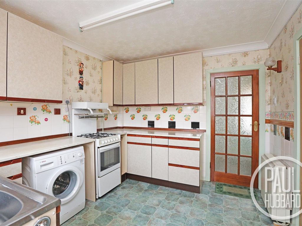 3 bed terraced house for sale in Notley Road, Lowestoft NR33, £175,000