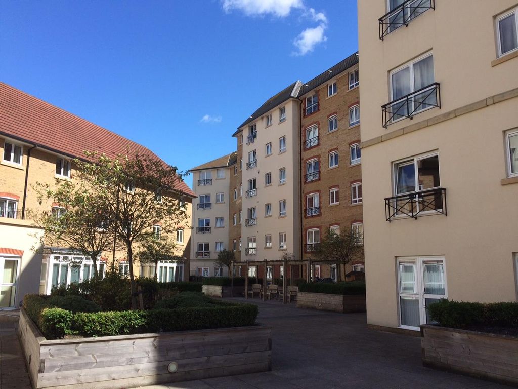 1 bed flat for sale in Broad Street, Northampton NN1, £107,500