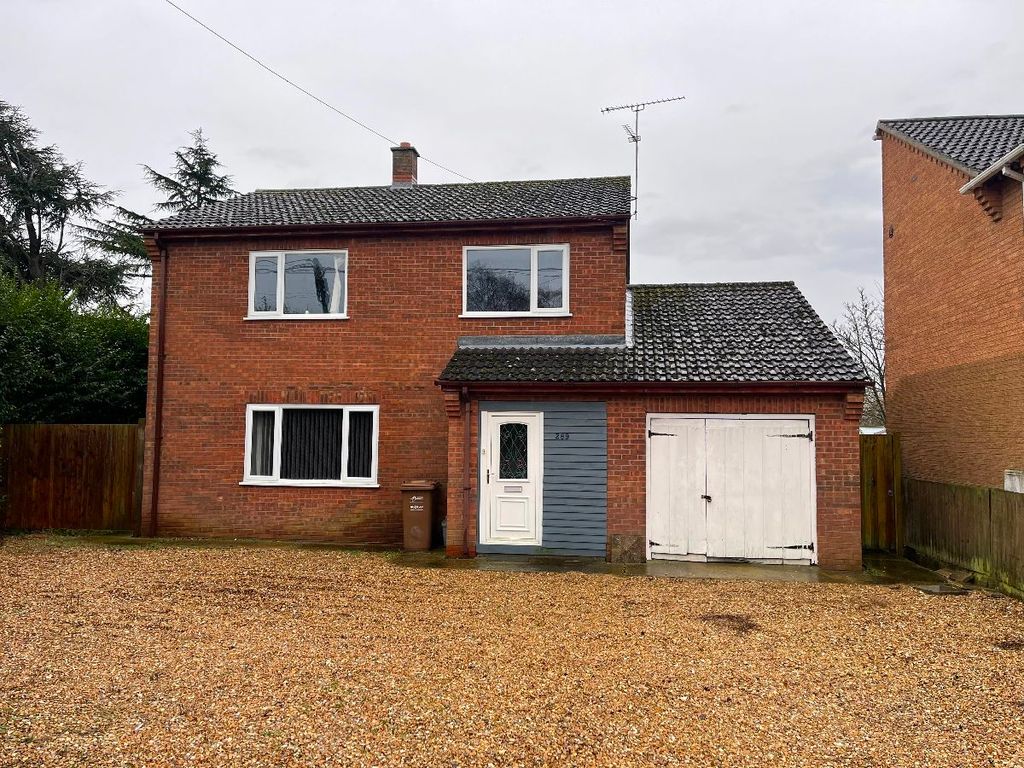 3 bed detached house to rent in Smeeth Road, Marshland St. James, Wisbech PE14, £1,100 pcm