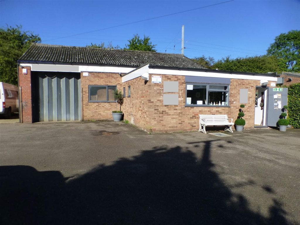 Office to let in Unit 3, Station Road, Little Bytham NG33, £12,000 pa