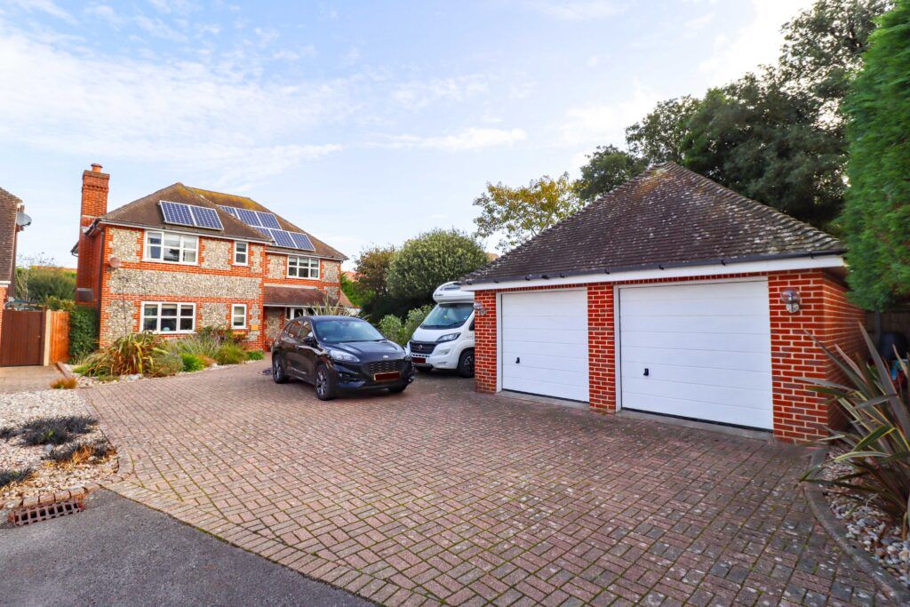 5 bed detached house for sale in Sea Front, Hayling Island PO11, £850,000