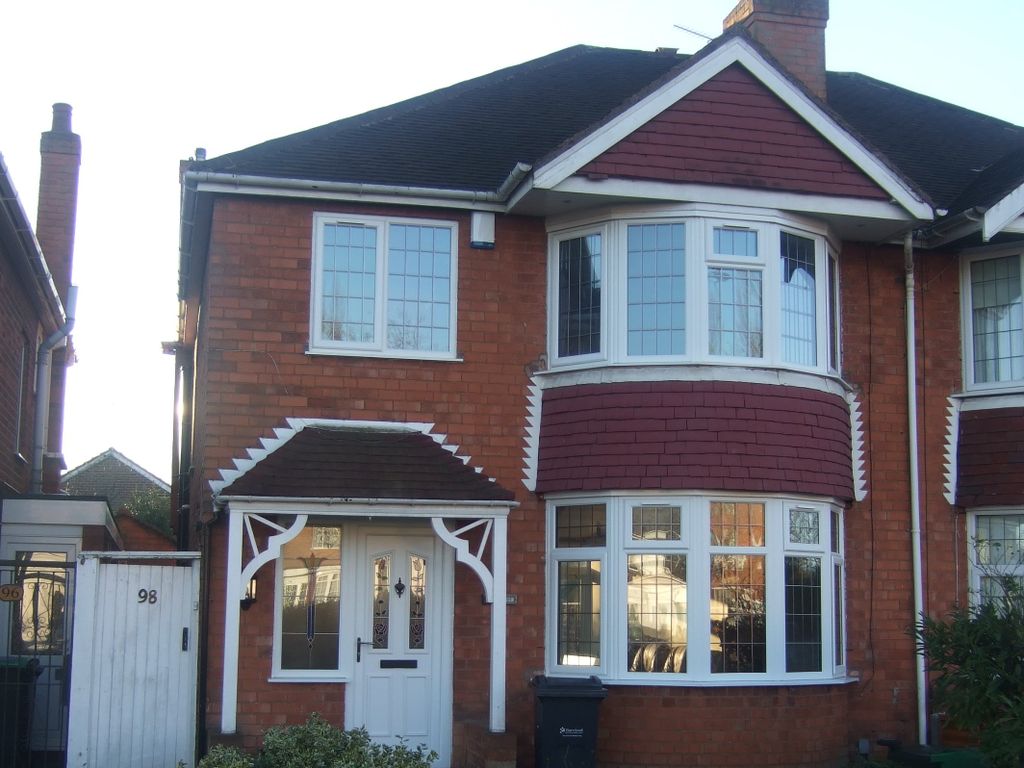 3 bed semi-detached house to rent in Newton Road, Birmingham, West Midlands B43, £1,400 pcm
