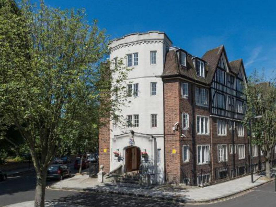 2 bed flat for sale in Mortimer Crescent, London NW6, £290,000