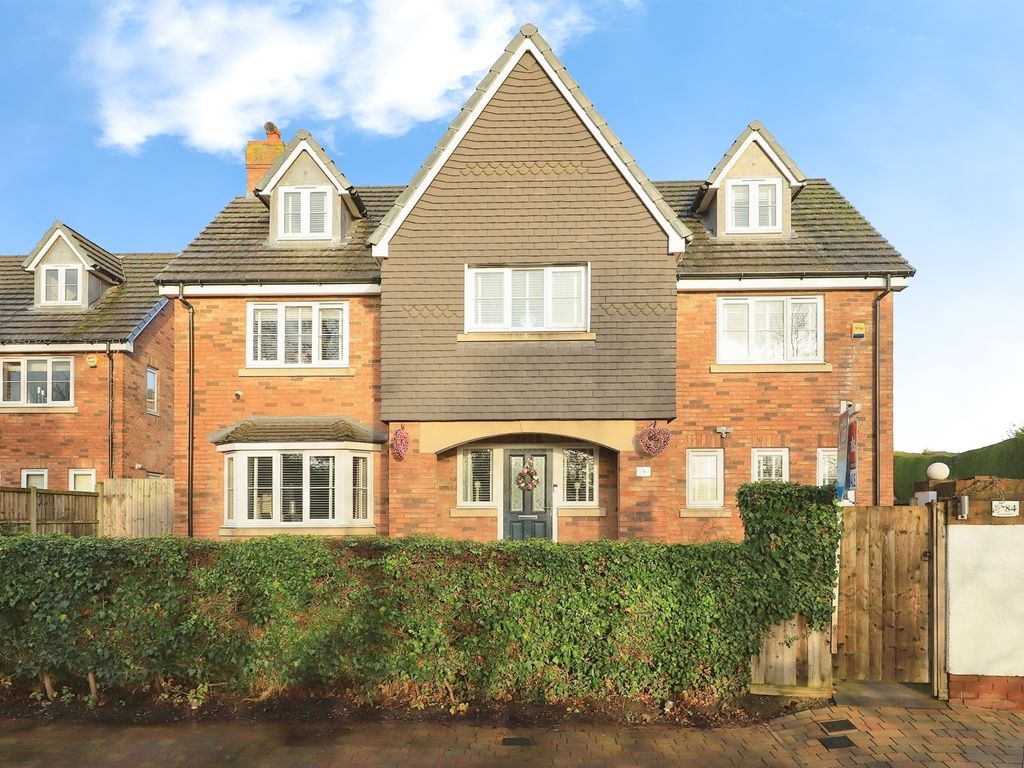 5 bed detached house for sale in Queens Road, Calf Heath, Wolverhampton WV10, £600,000