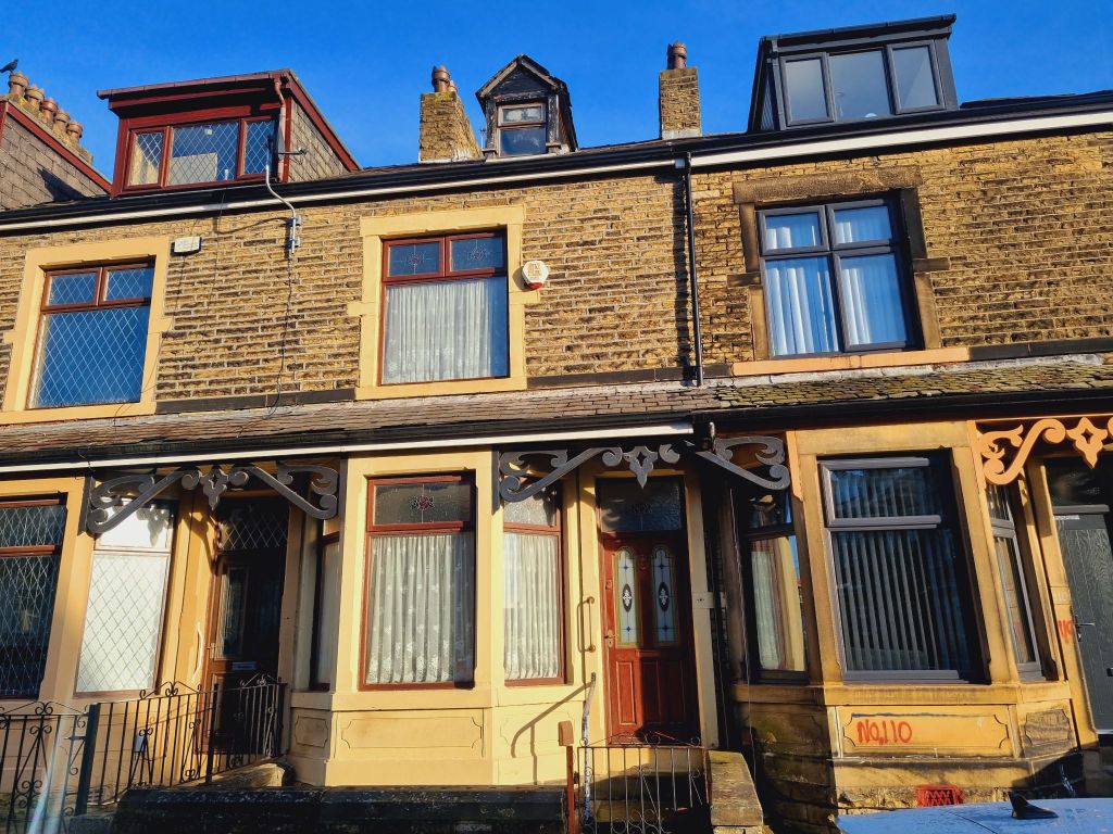 4 bed terraced house for sale in Jesmond Avenue, Bradford BD9, £135,000