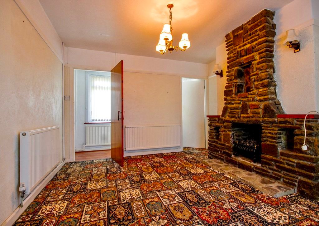 3 bed semi-detached house for sale in Cefn Fforest Avenue, Cefn Fforest, Blackwood NP12, £195,000